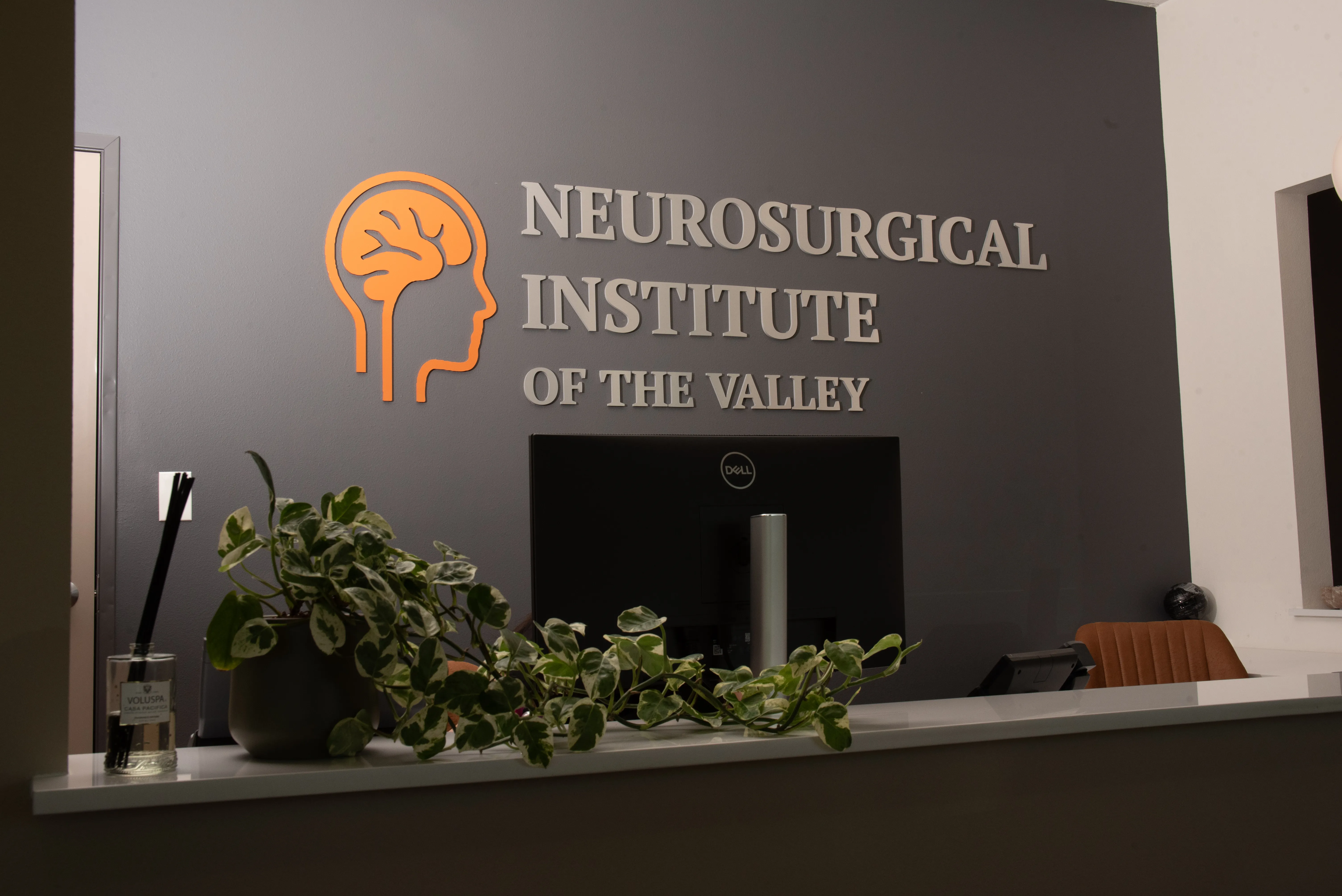 Recepción de Neurosurgical Institute of the Valley